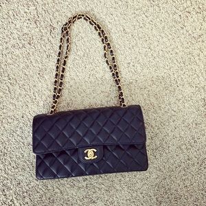 Authentic Chanel cf25 very classic bag